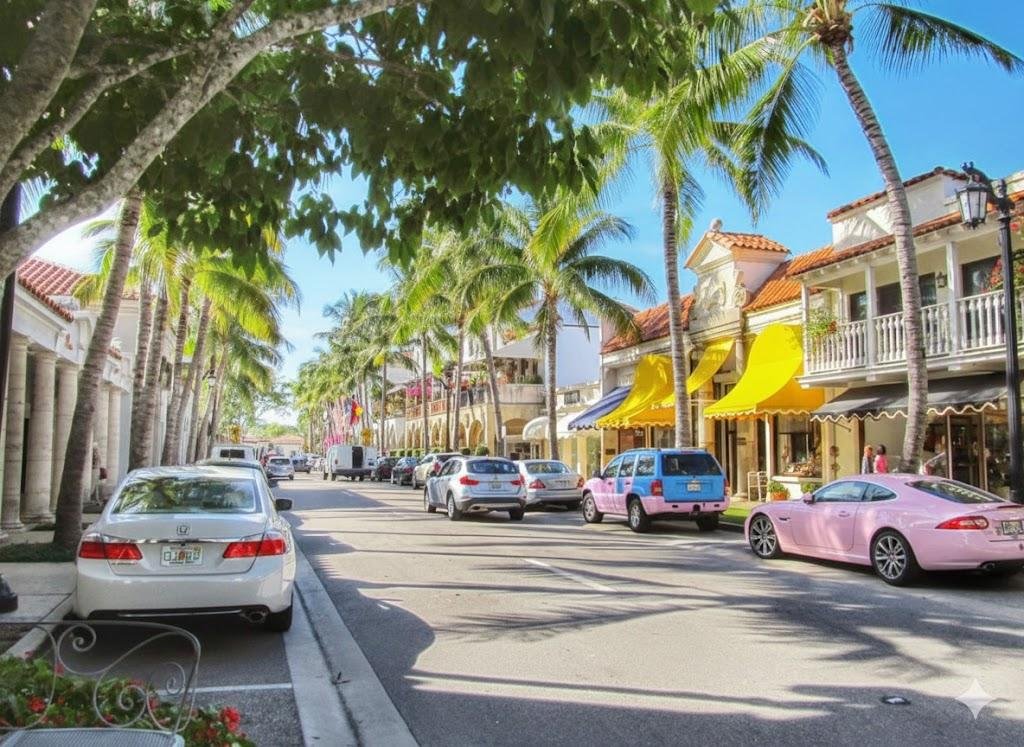 Worth avenue shopping and dining district in Palm Beach